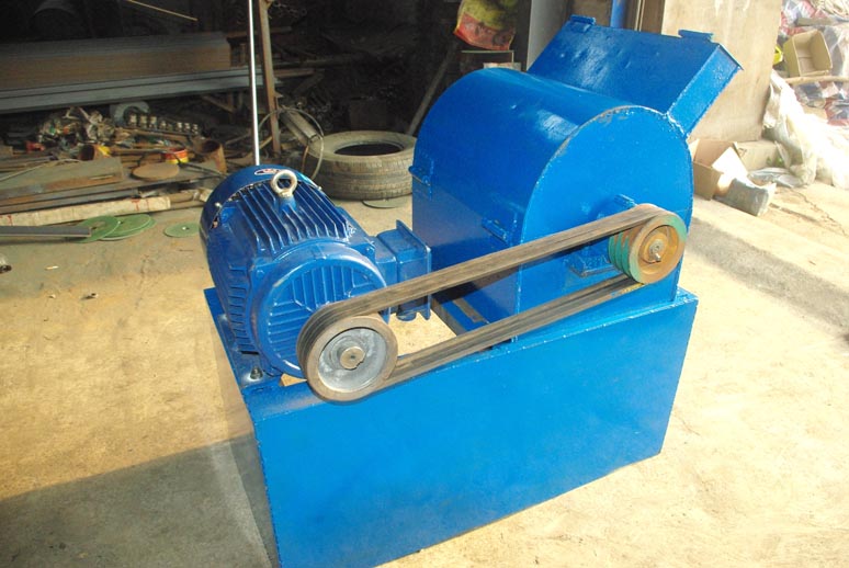 粉餅機(jī)，碎餅機(jī)，大餅打碎機(jī)，花生茶籽大豆餅粉碎機(jī)